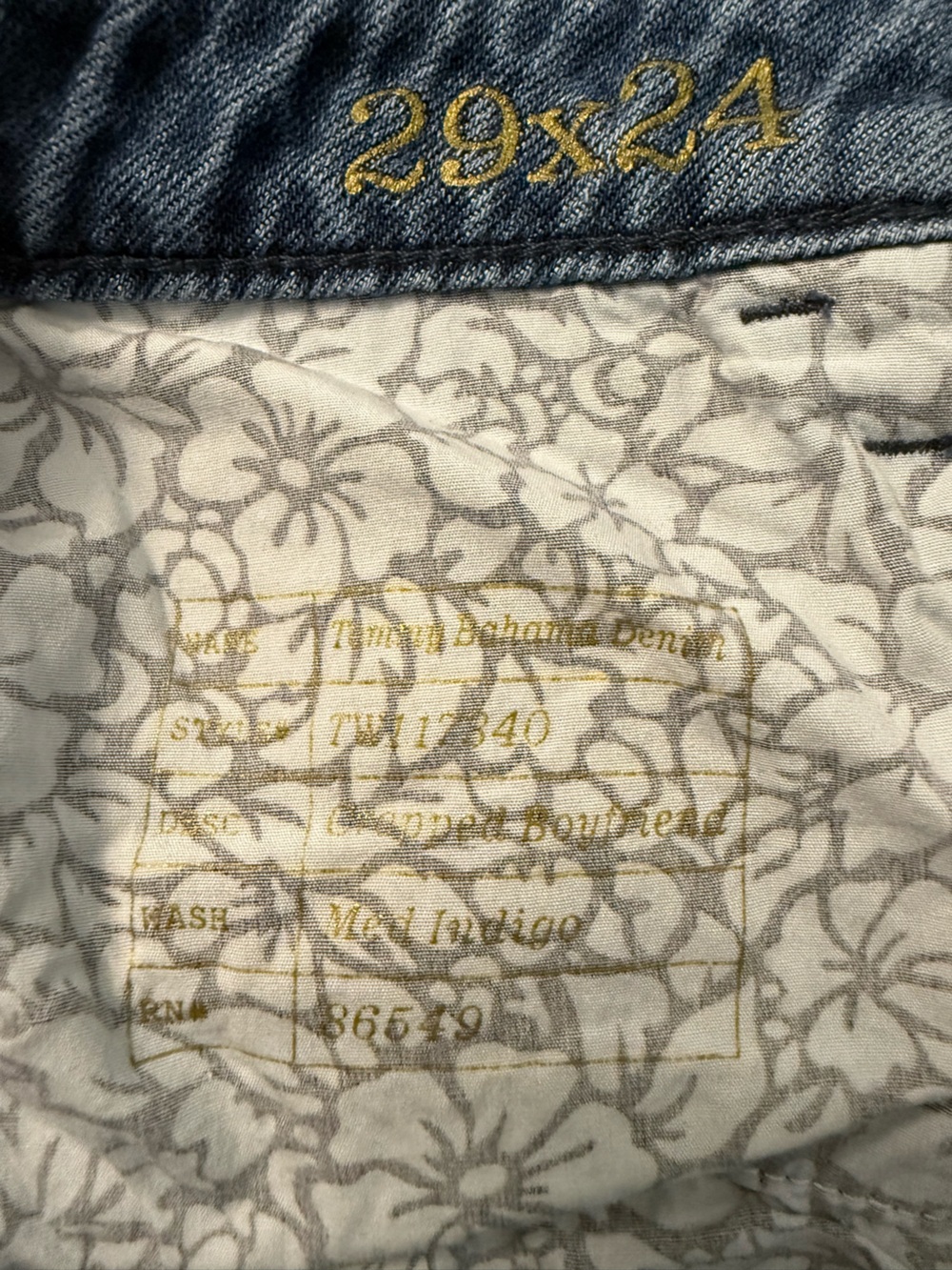Tommy Bahama Mid-Blue Cropped Jeans with Embroidered Hem - Picture 10 of 12